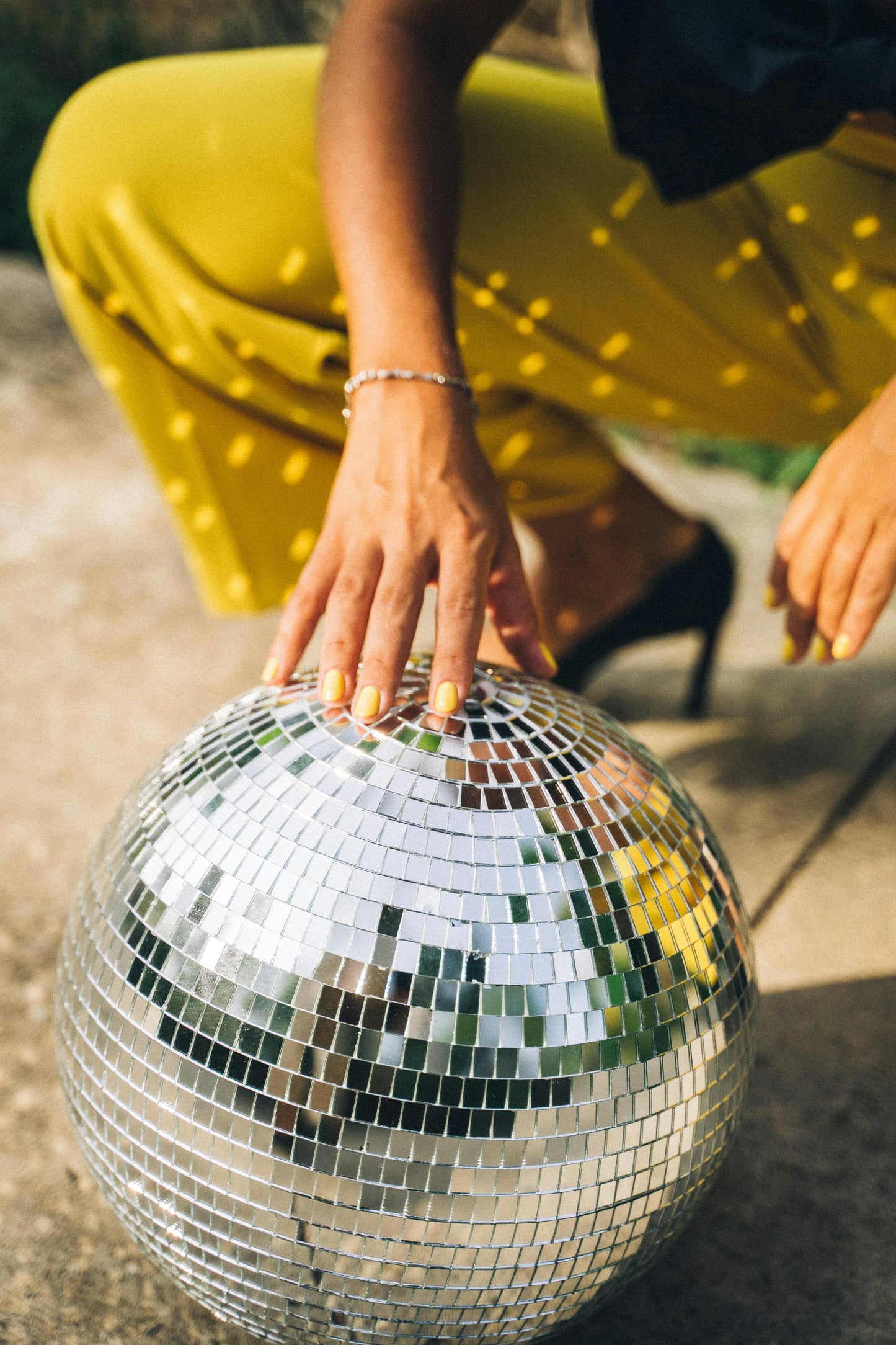 Une boule disco pour décorer une salle d'un stage de danse en France