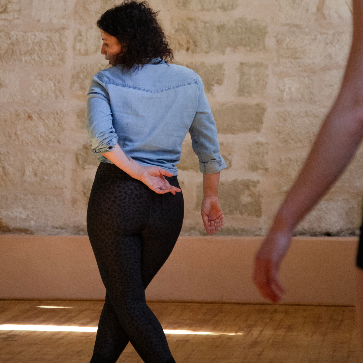 Et si tu te (re)mettais à la danse — sans pression, sans jugement, juste pour le plaisir ?