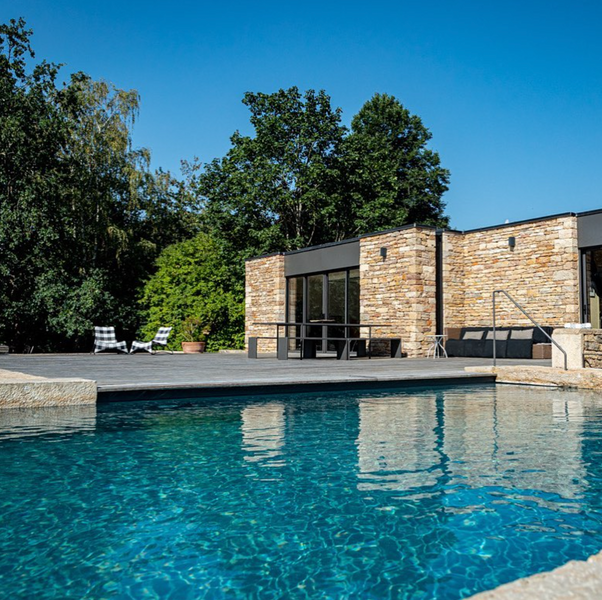 Atelier-du-relais-laives-piscine