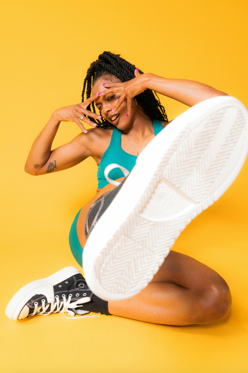 Librededroit-silhouette-jaune