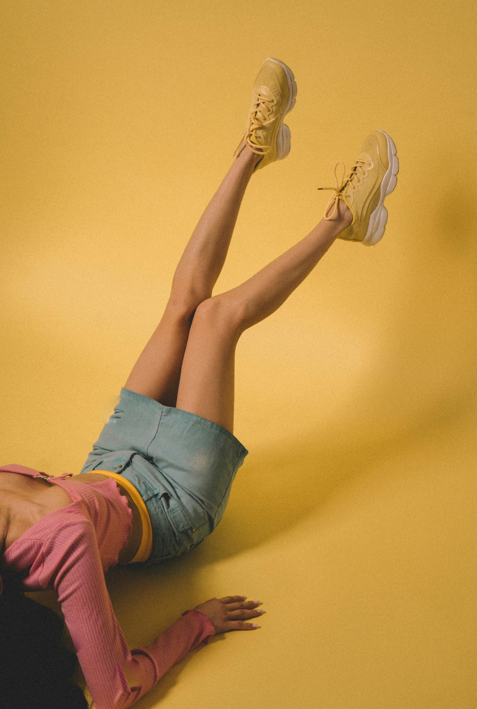 Librededroit-silouette-jaune