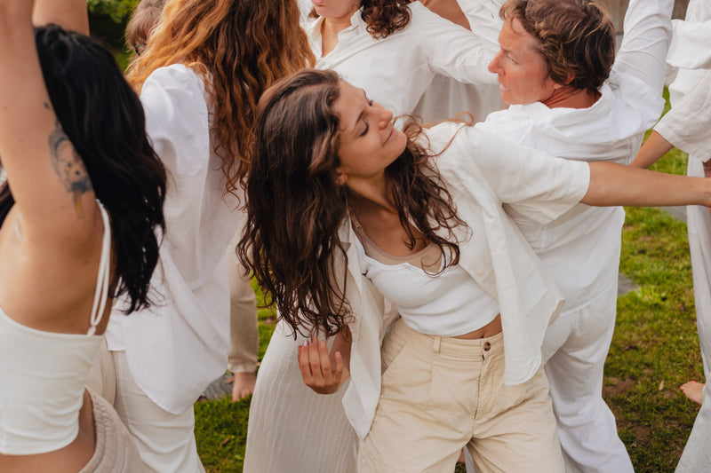 Danse-contemporain-groupe-blanc