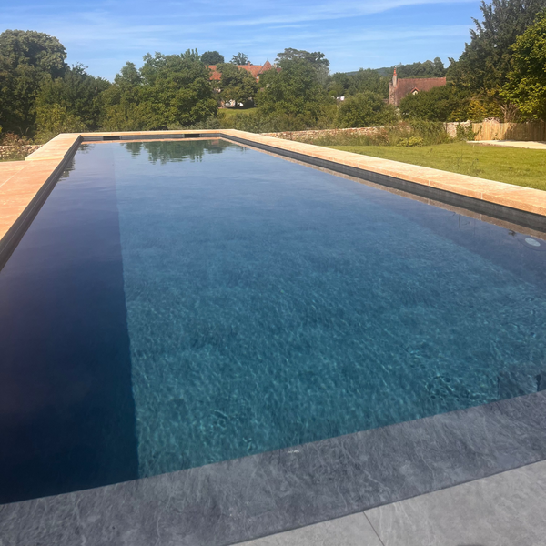 clos-des-dames-de-lacharre-lancharre-piscine