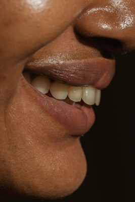 Librededroit-bouche-nude