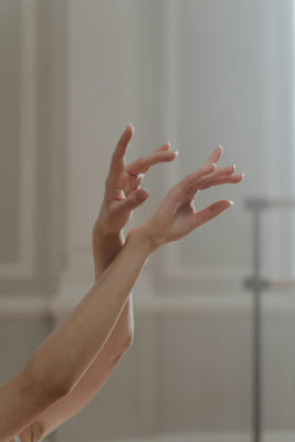 Librededroit-main-nude